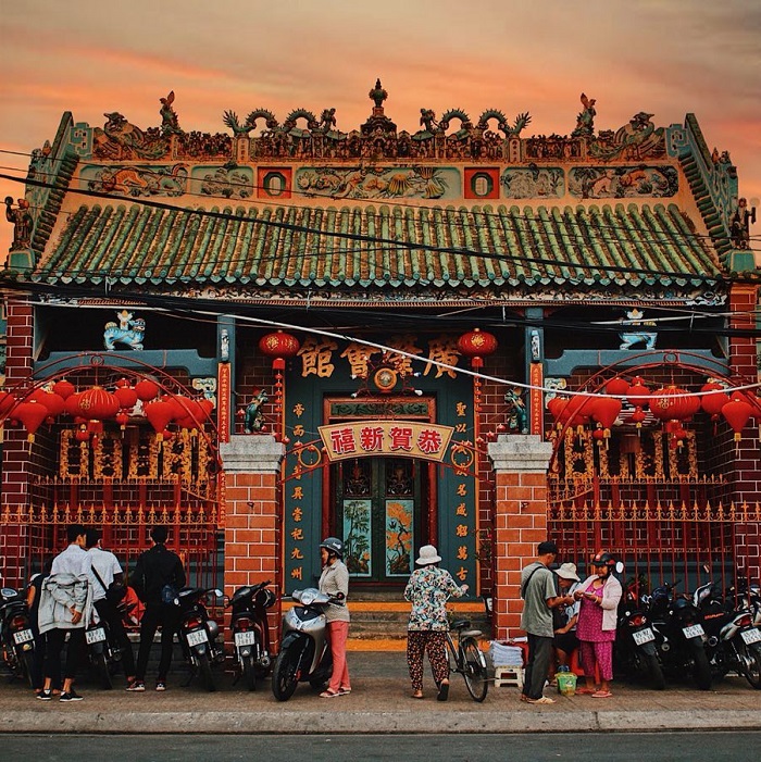 Chùa Ông Cần Thơ – Ngôi Chùa Hoa Linh Thiêng Giữa Lòng Tây Đô